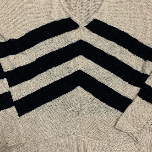 American Rag Y2K Chevron Striped Sweater - Picture 2 of 13